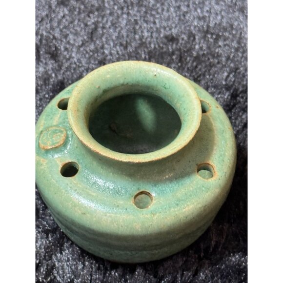Vintage Pottery Green Ceramic Frog Vase Signed 6 Holes - Picture 1 of 7